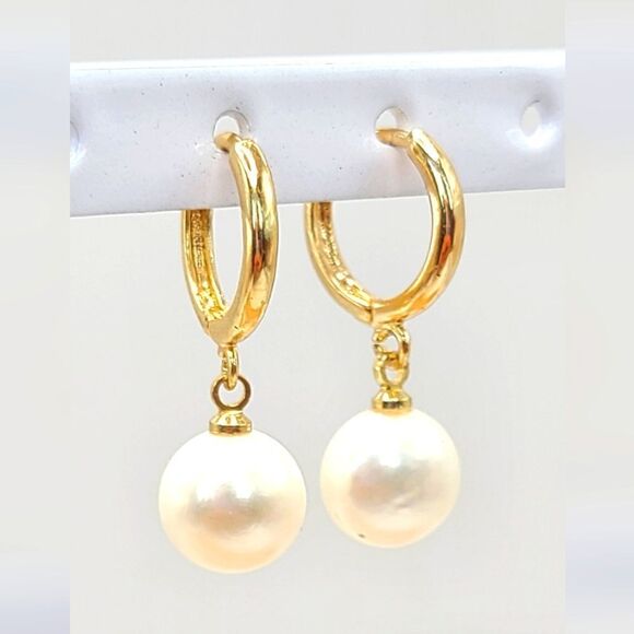 Classy cultured pearl dangle earrings,  goldtone hoop, pierced - Picture 1 of 6